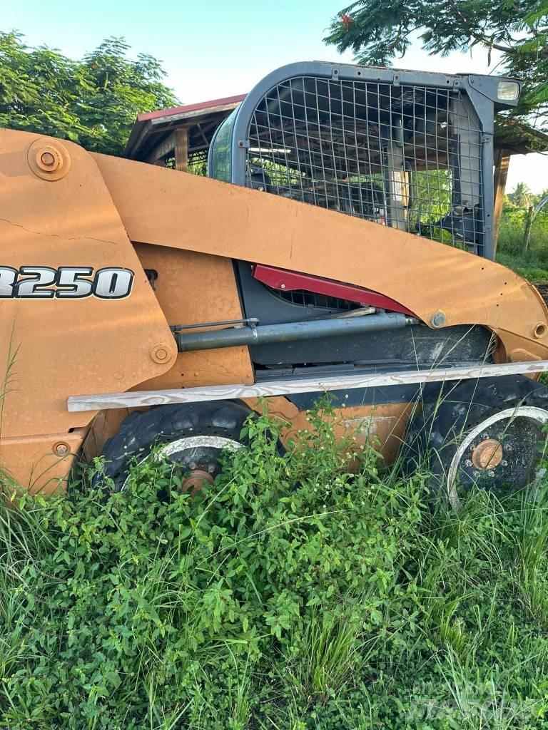 CASE SR 250 Мини-погрузчики