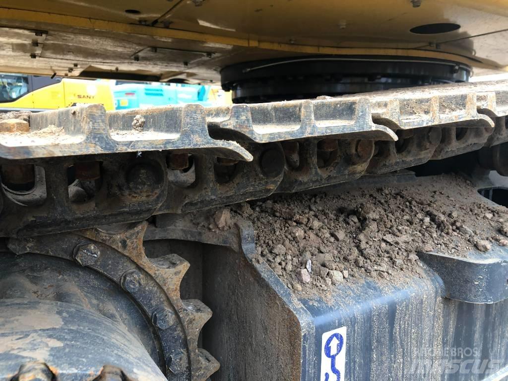 Komatsu 220-8 Гусеничные экскаваторы