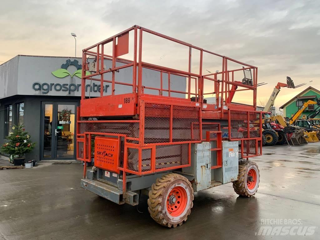SkyJack SJ 8841 Ножничные подъемники