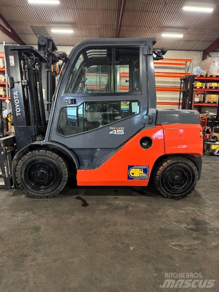 Toyota truck 8FD40N Дизельные погрузчики