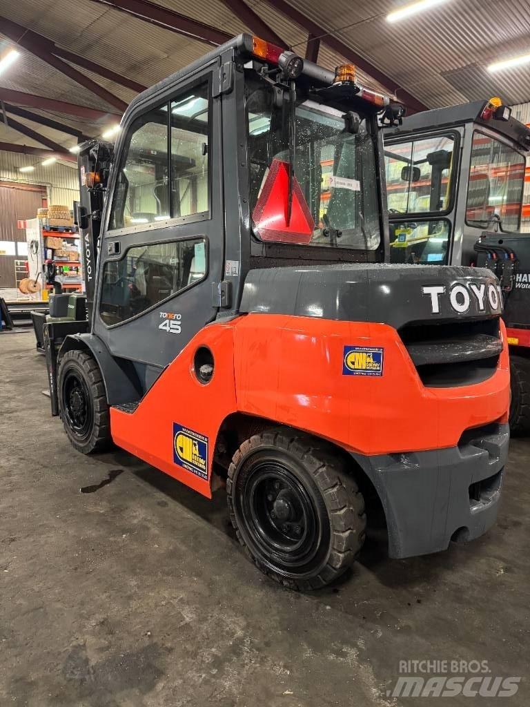 Toyota truck 8FD40N Дизельные погрузчики