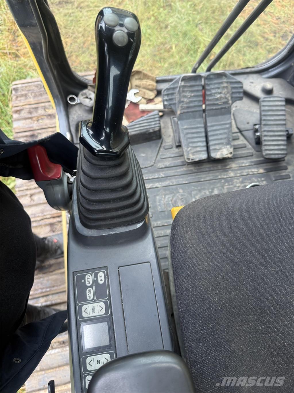 Komatsu PC180LC Гусеничные экскаваторы