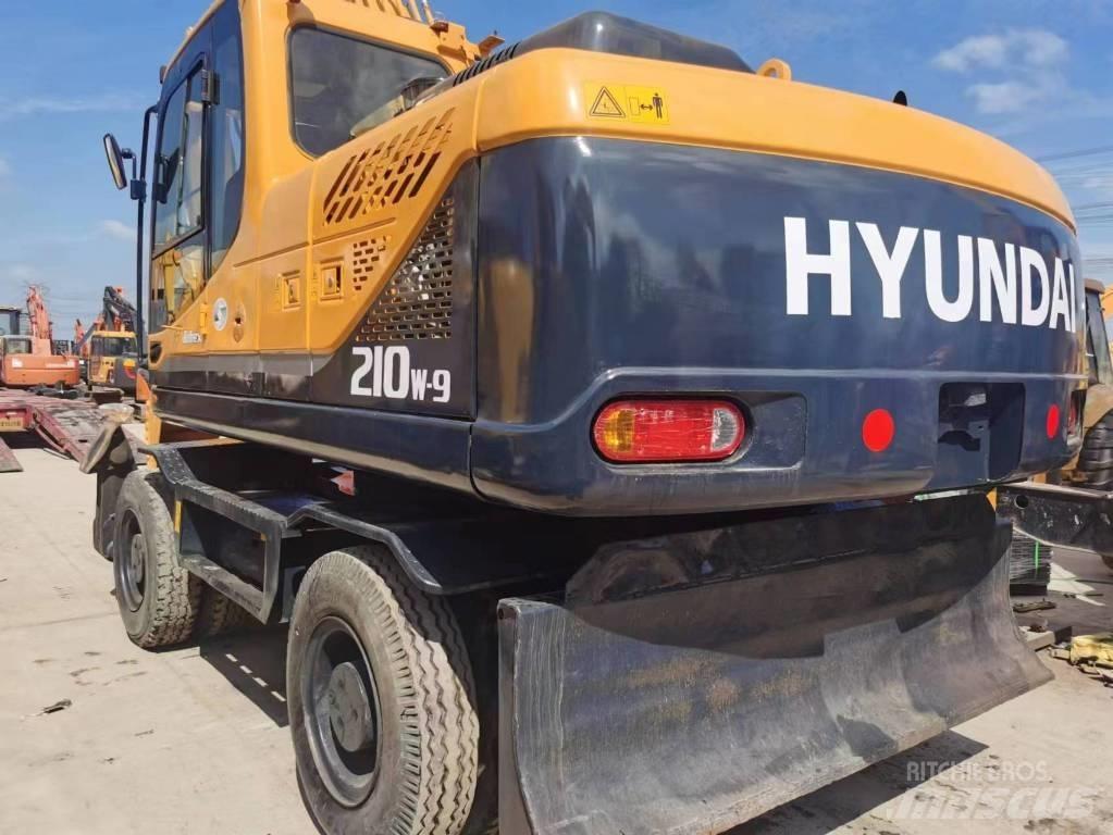 Hyundai R210W-9 Колёсные экскаваторы