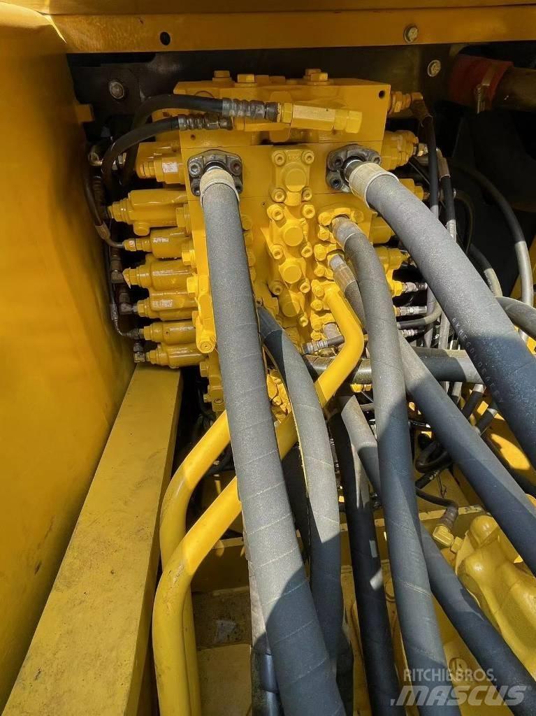 Komatsu PC 200-7 Гусеничные экскаваторы
