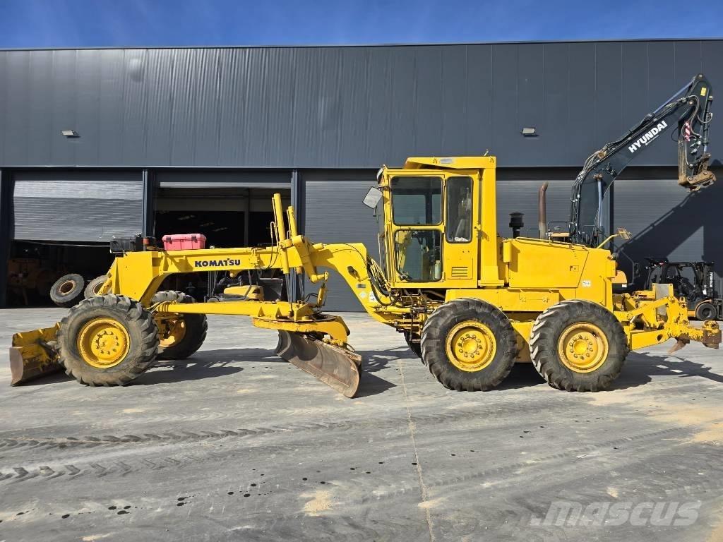 Komatsu GD 521 A-1 Грейдеры