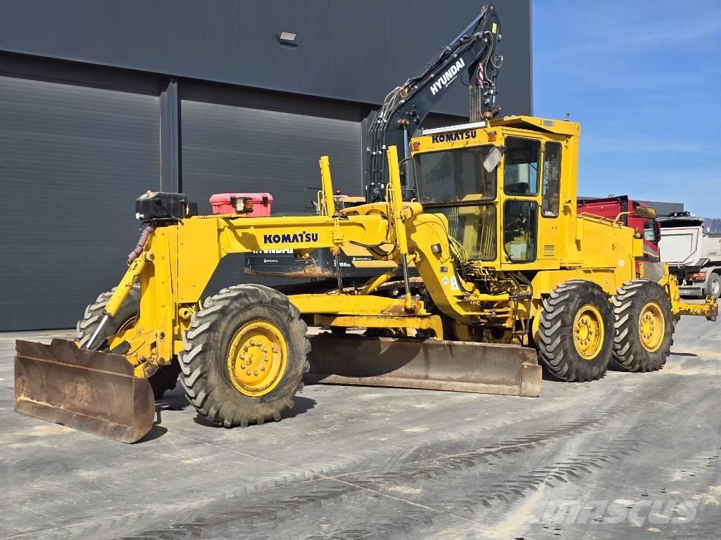Komatsu GD 521 A-1 Грейдеры