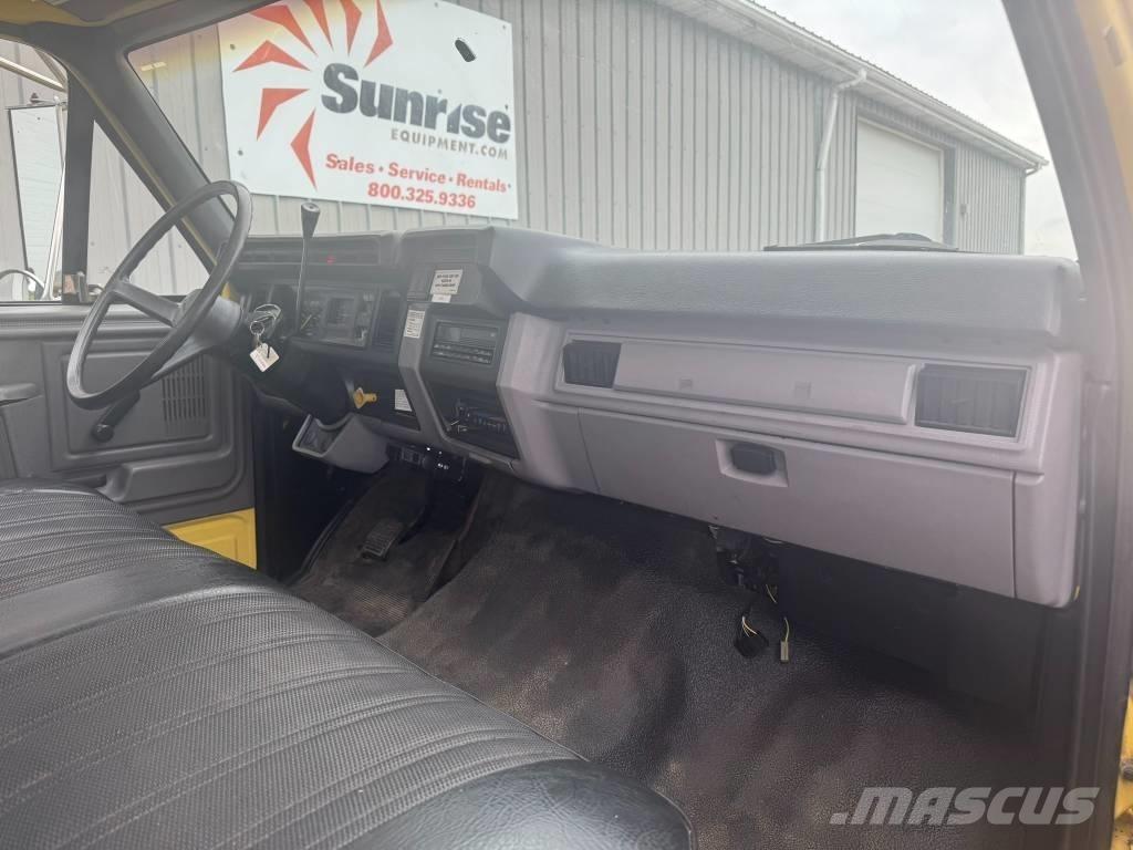 Ford F 700 Грузовики-платформы/боковая разгрузка