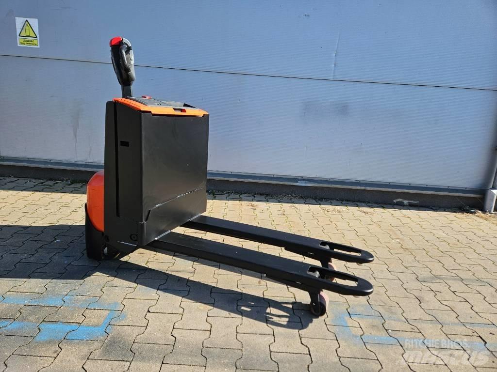 BT LWE 140 Ручные электрические тележки