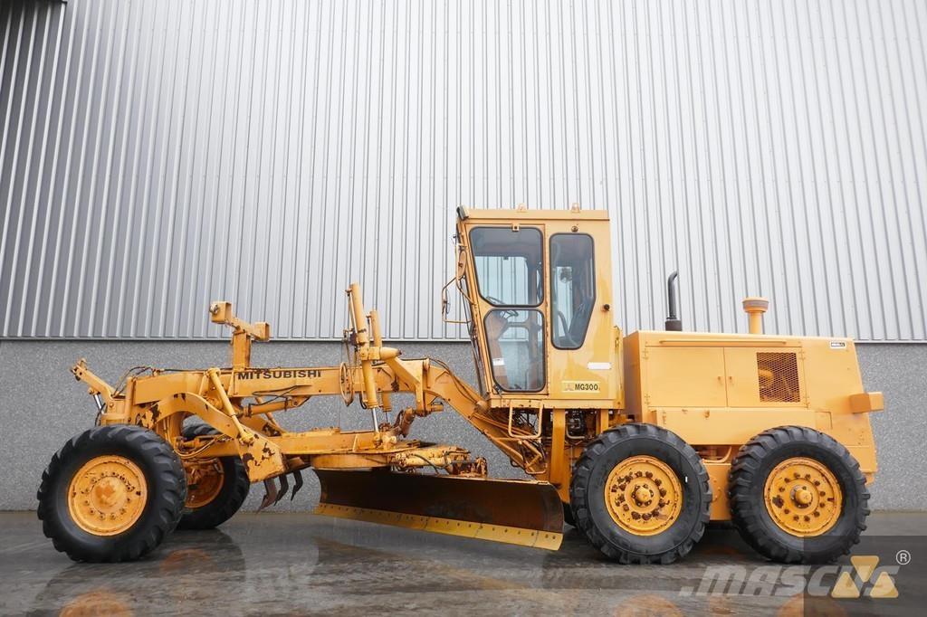 Mitsubishi MG300 Грейдеры