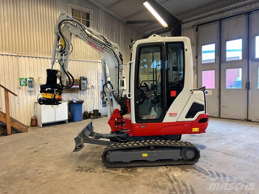 Takeuchi TB225 Мини-экскаваторы
