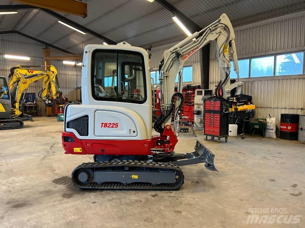 Takeuchi TB225 Мини-экскаваторы