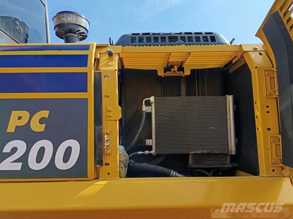 Komatsu PC 200 Гусеничные экскаваторы