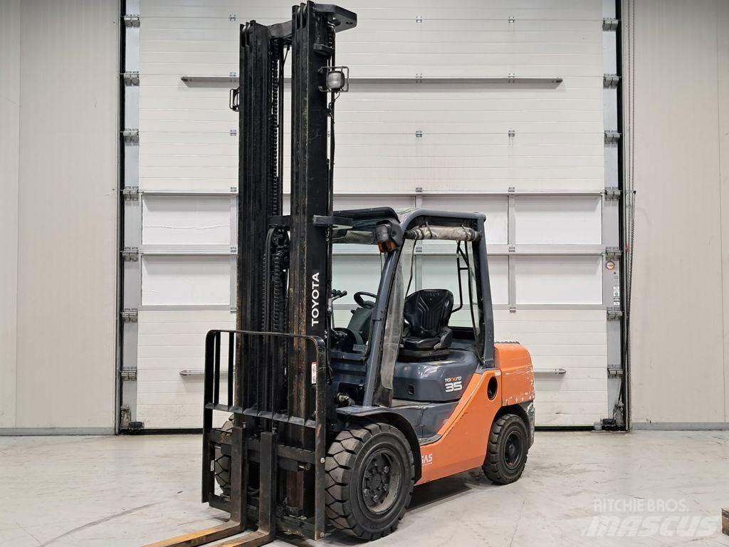 Toyota 02-8FDJF35 Дизельные погрузчики