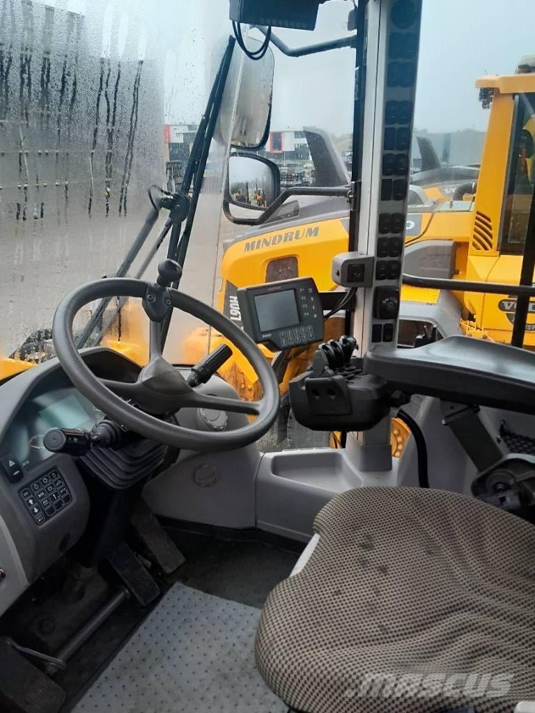 Volvo L120G Фронтальные погрузчики