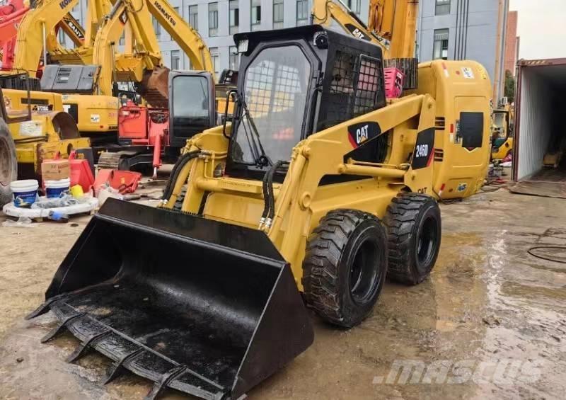 CAT 246D Мини-погрузчики