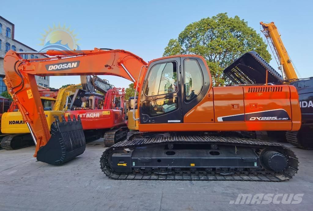 Doosan DX 225 LC Гусеничные экскаваторы