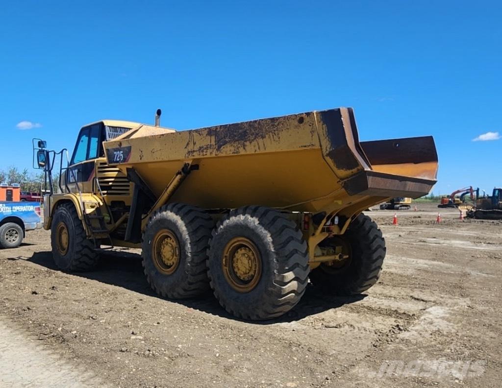 CAT 725 Шарнирно-сочленённые самосвалы