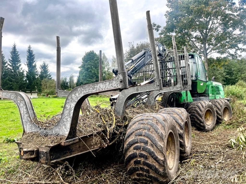 John Deere 1110 E Форвардеры