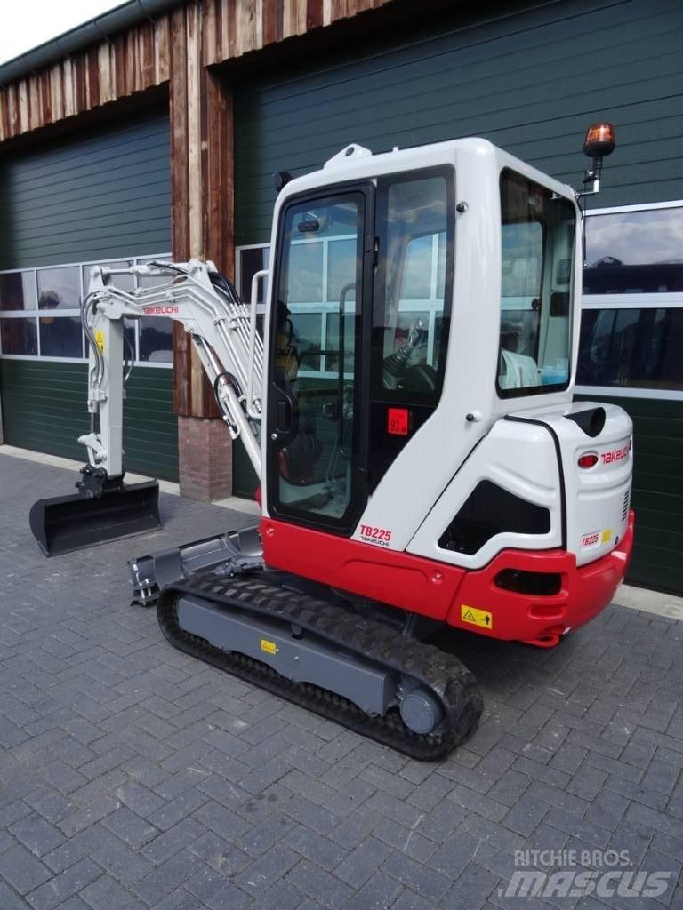 Takeuchi TB 225 Мини-экскаваторы