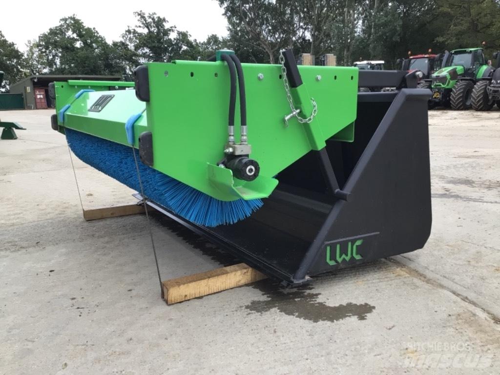 LWC SWEEPER Вакуумные уборочные машины