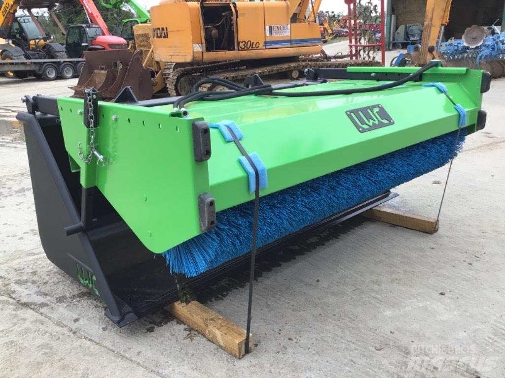 LWC SWEEPER Вакуумные уборочные машины