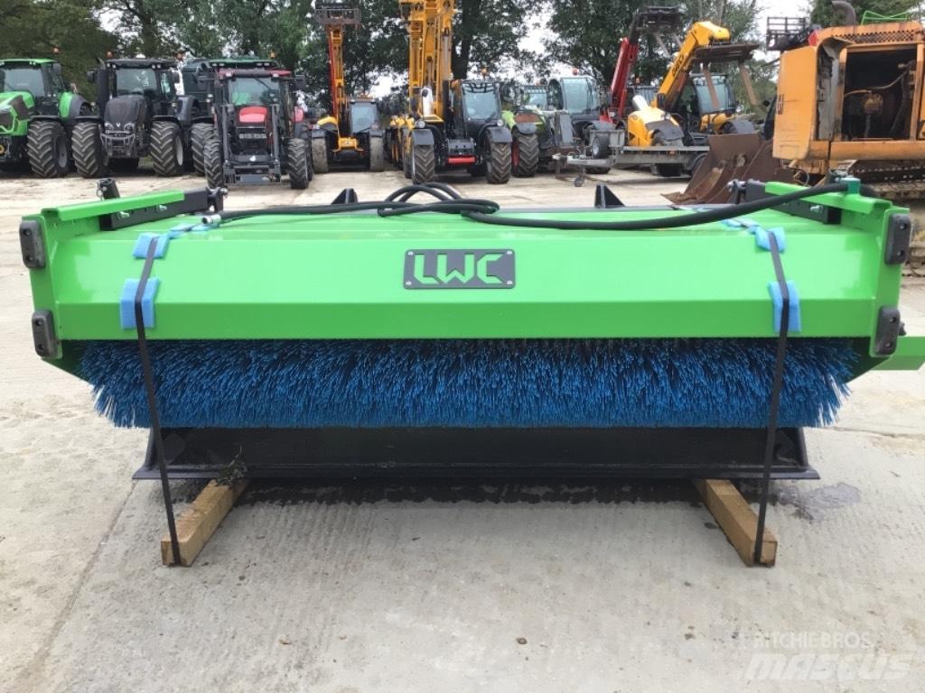 LWC SWEEPER Вакуумные уборочные машины