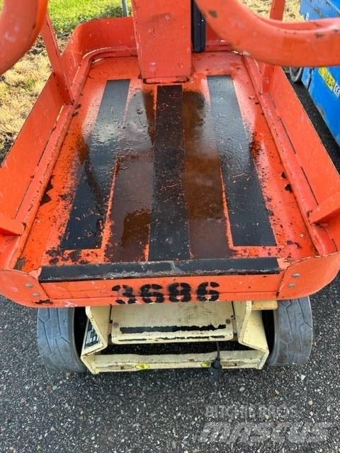 JLG 1230 ES Вертикальные мачтовые подъемники