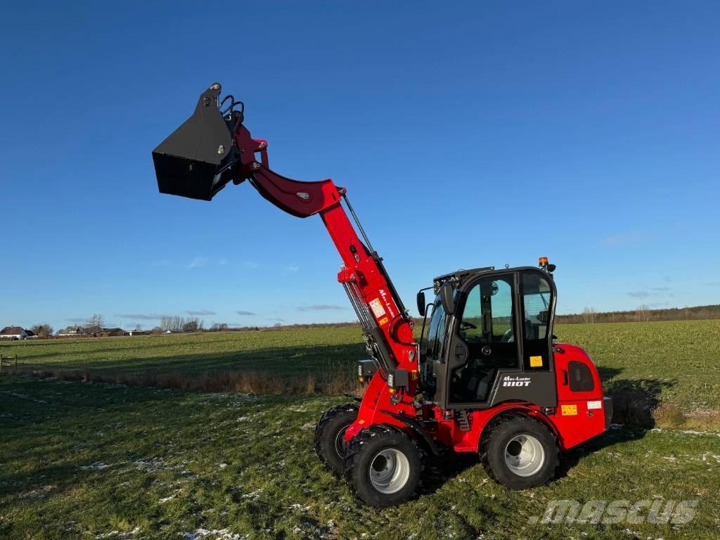  Max Loader 810 T Малые погрузчики