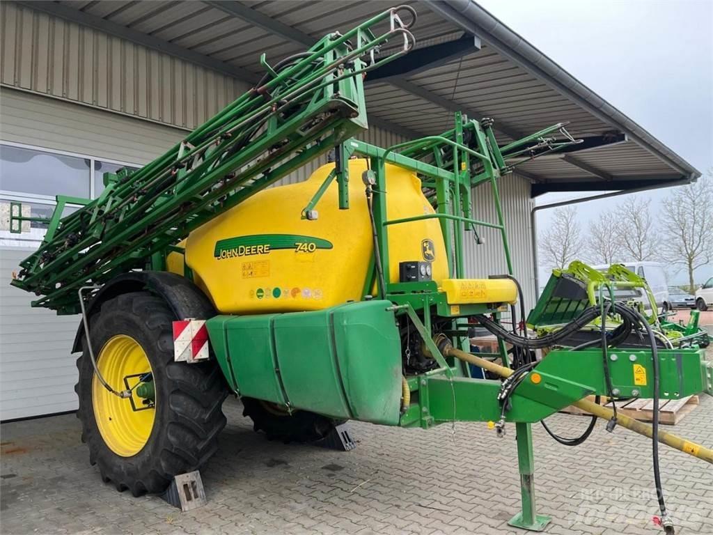 John Deere 740 Прицепные опрыскиватели