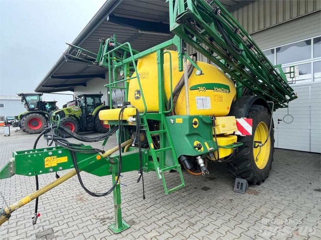 John Deere 740 Прицепные опрыскиватели
