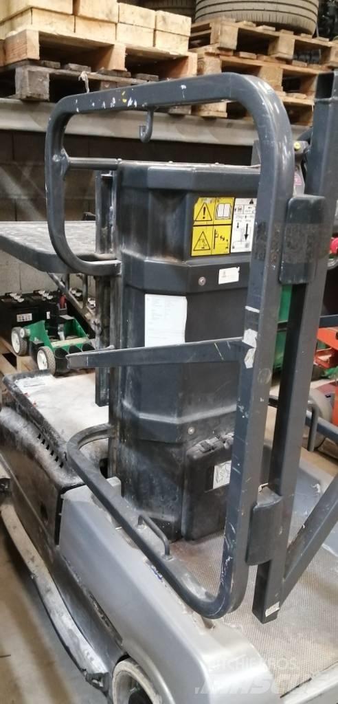 JLG 10 MSP Вертикальные мачтовые подъемники