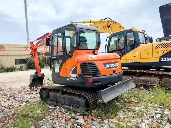 Doosan DX 60 Гусеничные экскаваторы