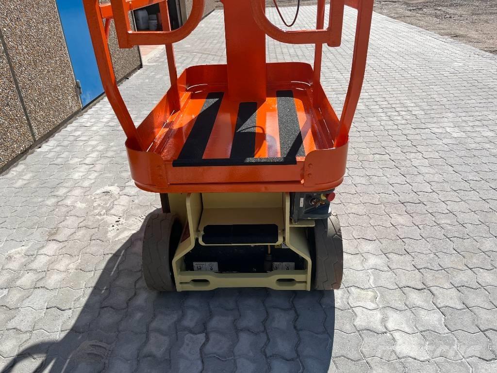 JLG 1230 ES Вертикальные мачтовые подъемники