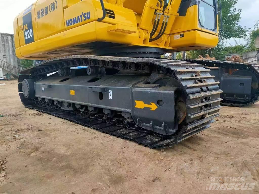 Komatsu PC 220 Гусеничные экскаваторы
