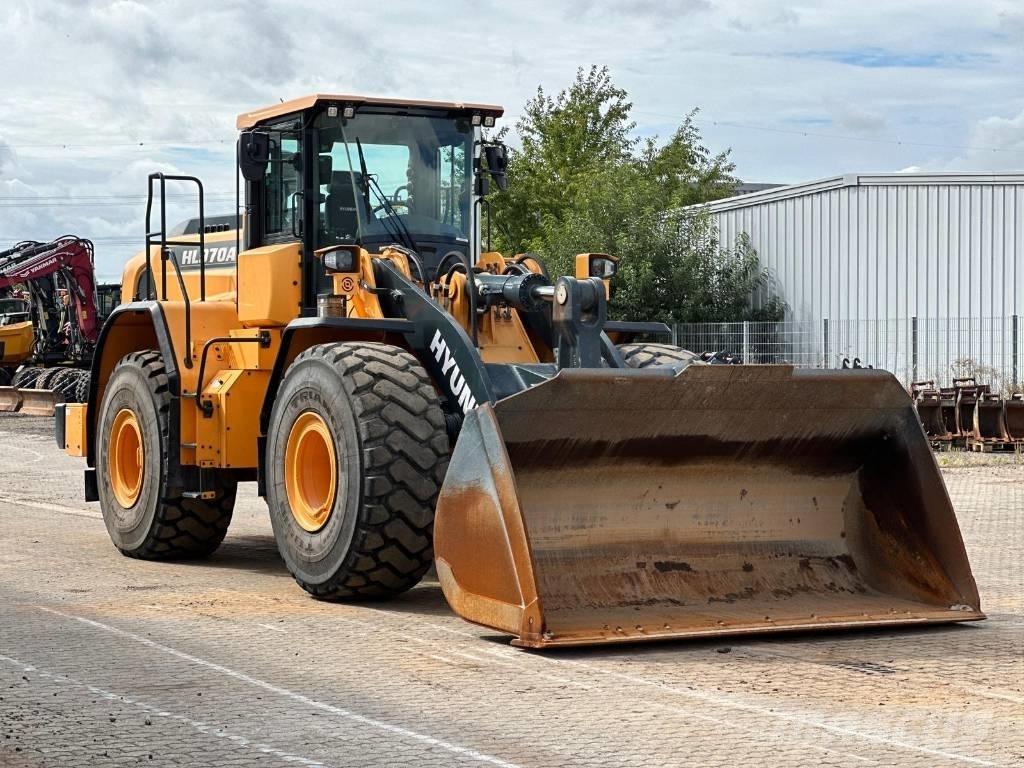 Hyundai HL 970 A 4x4 Фронтальные погрузчики