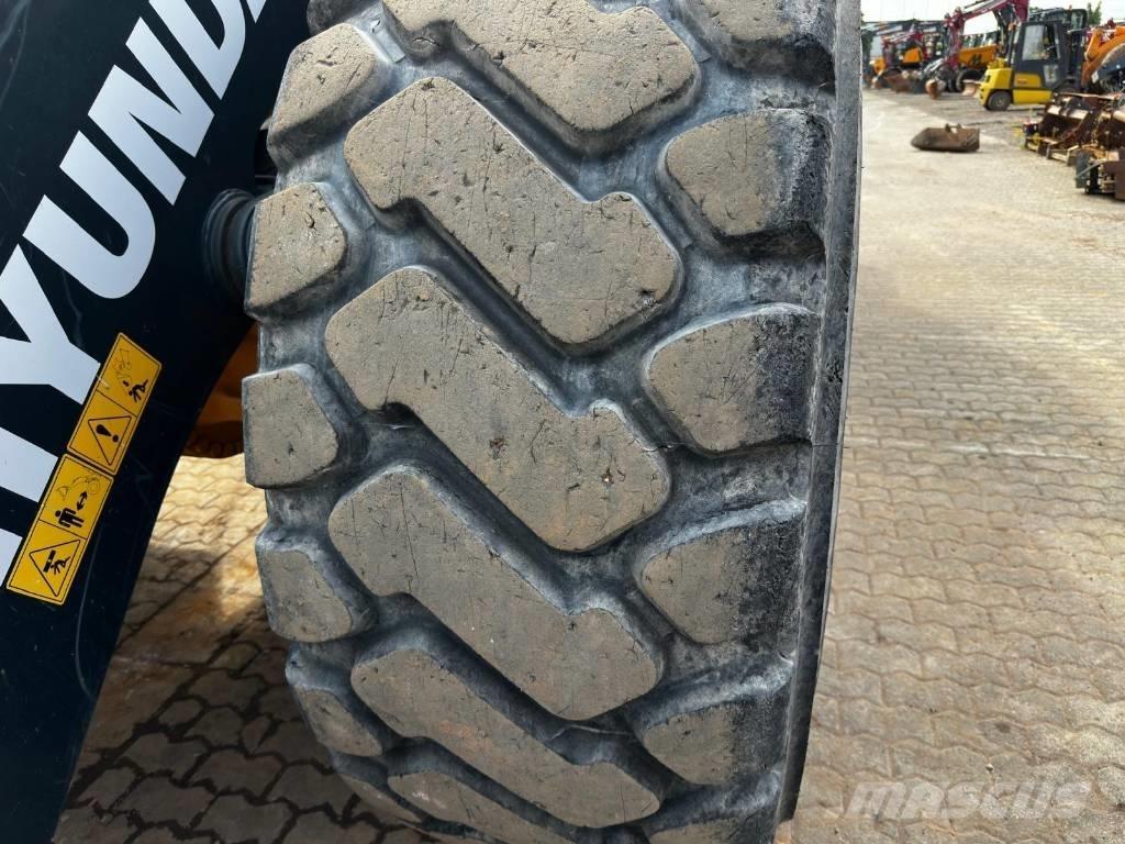 Hyundai HL 970 A 4x4 Фронтальные погрузчики