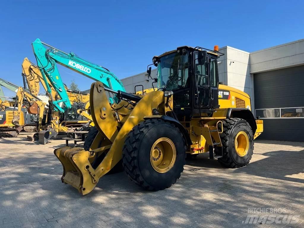 CAT 926M Фронтальные погрузчики