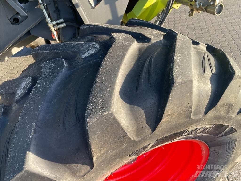 CLAAS Lexion 440 Зерноуборочные комбайны