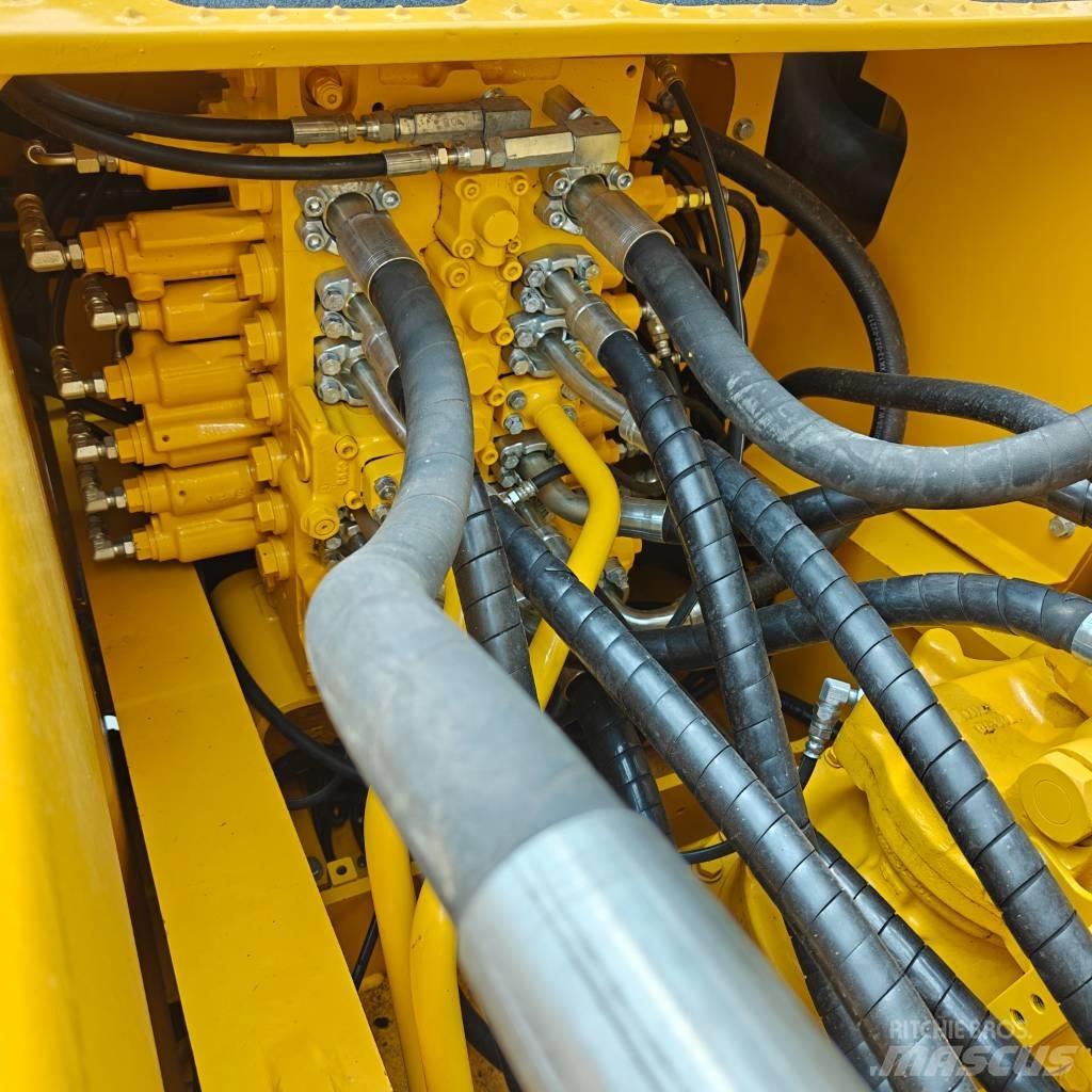 Komatsu 220-8MO Гусеничные экскаваторы