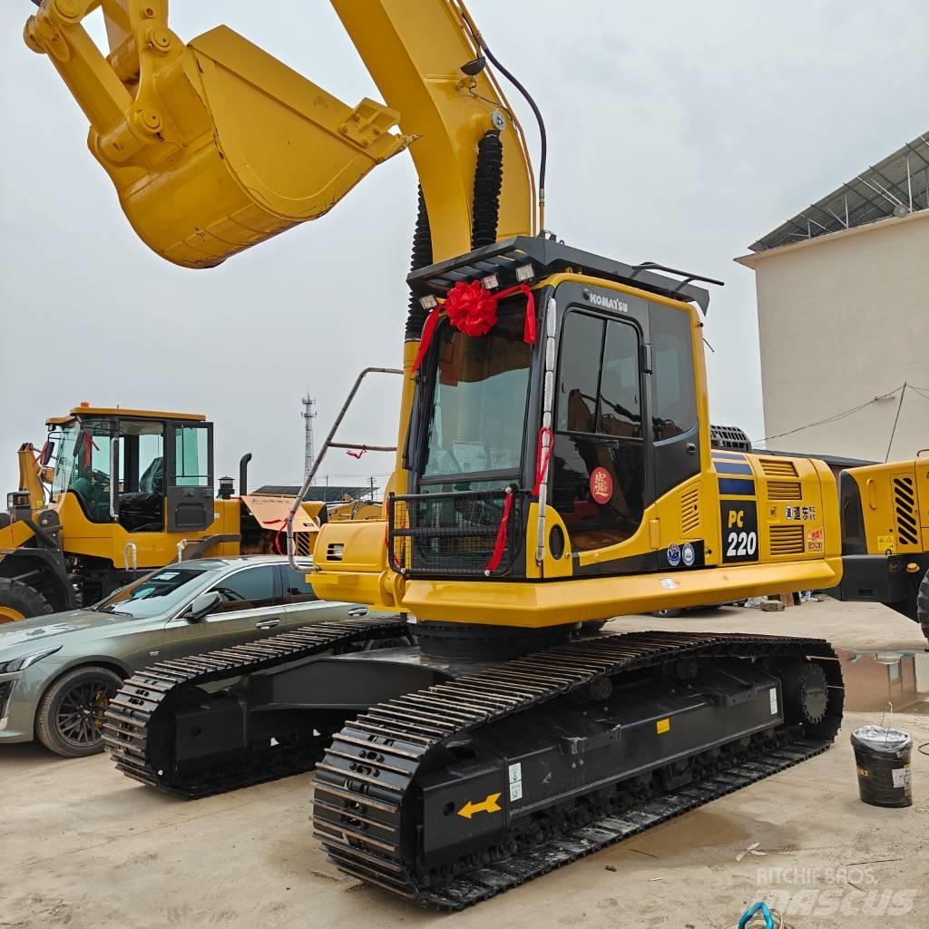 Komatsu 220-8MO Гусеничные экскаваторы