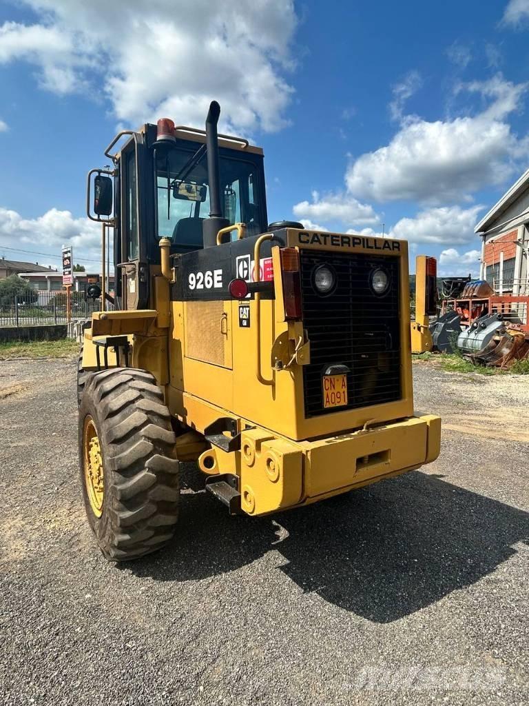 CAT 926 Фронтальные погрузчики