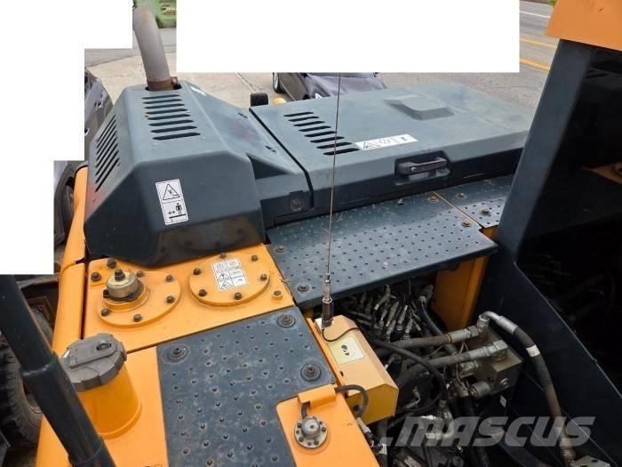 Hyundai HW 145 Колёсные экскаваторы