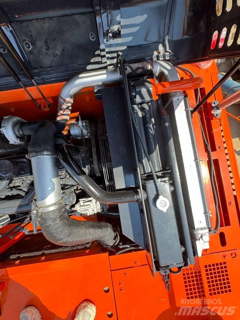 Doosan DX 300 LC Гусеничные экскаваторы