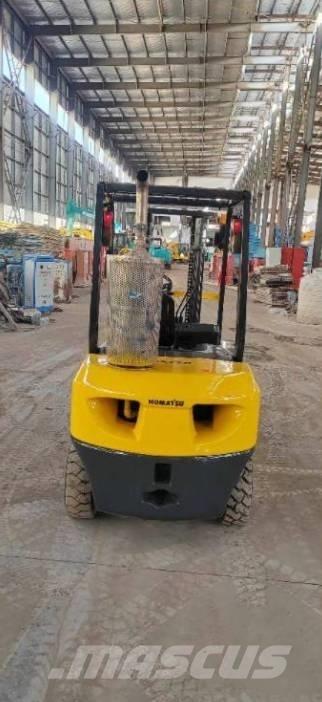 Komatsu FD 30 T-14 Дизельные погрузчики