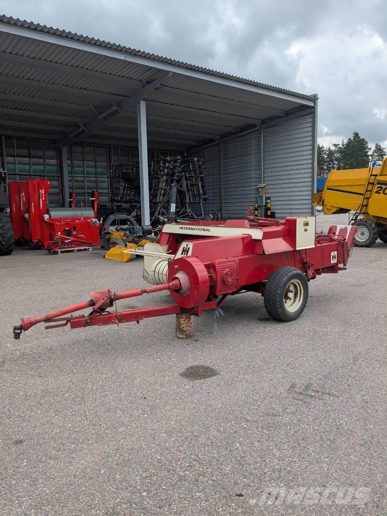 International 430 T Тюковые пресс-подборщики