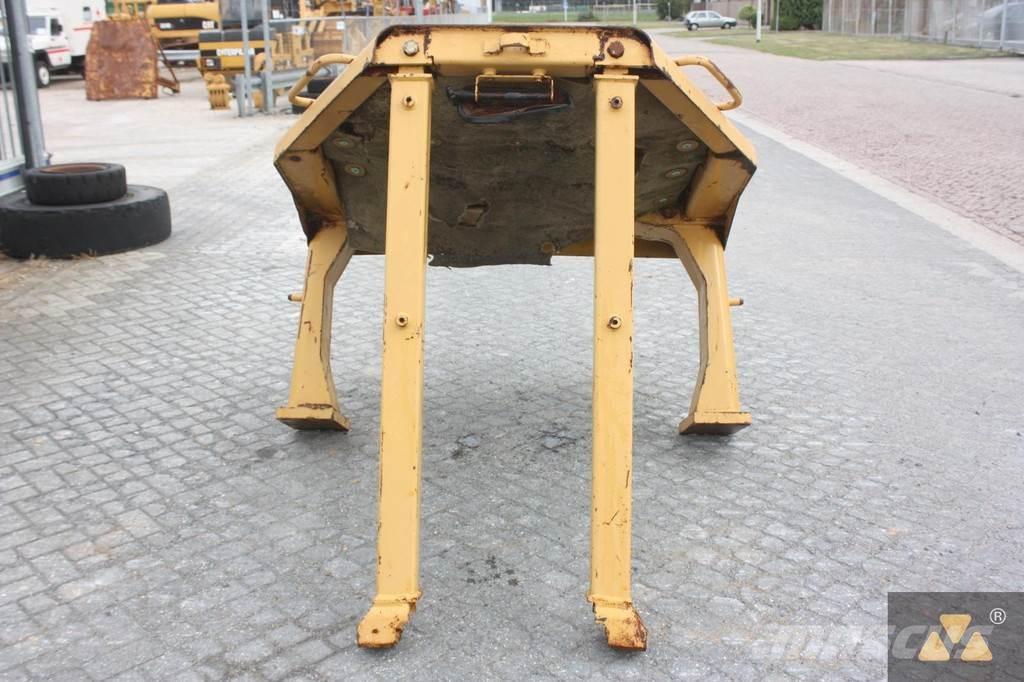 CAT D8N O-rops cab Кабины