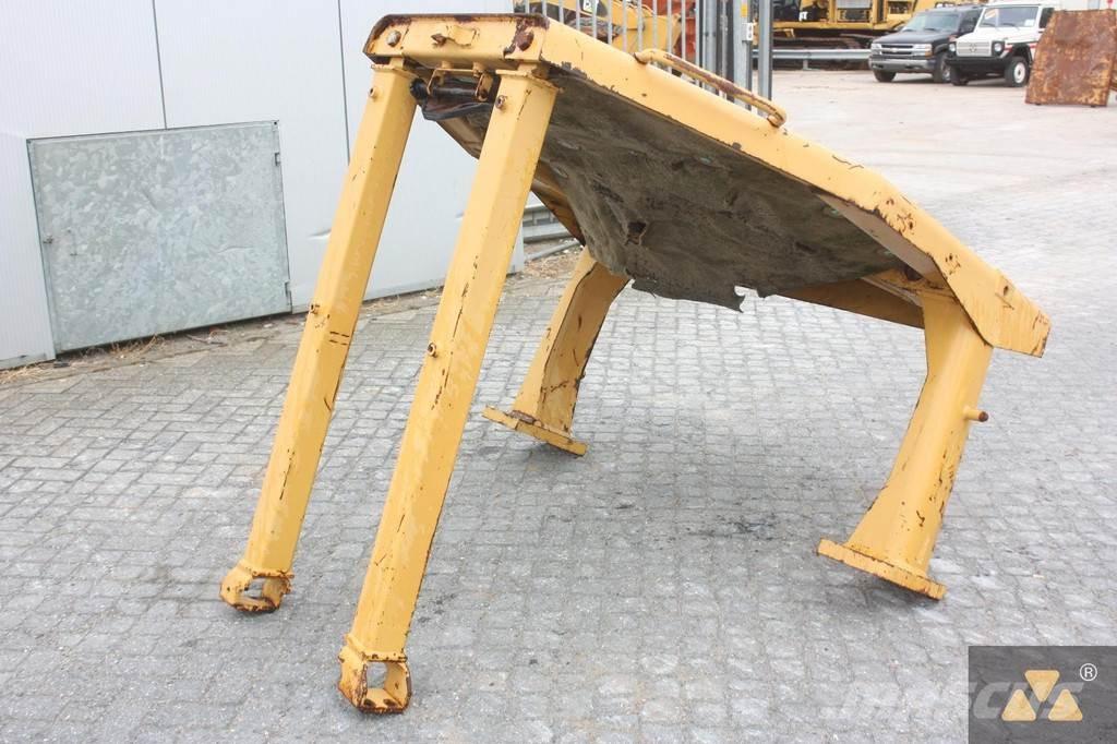 CAT D8N O-rops cab Кабины