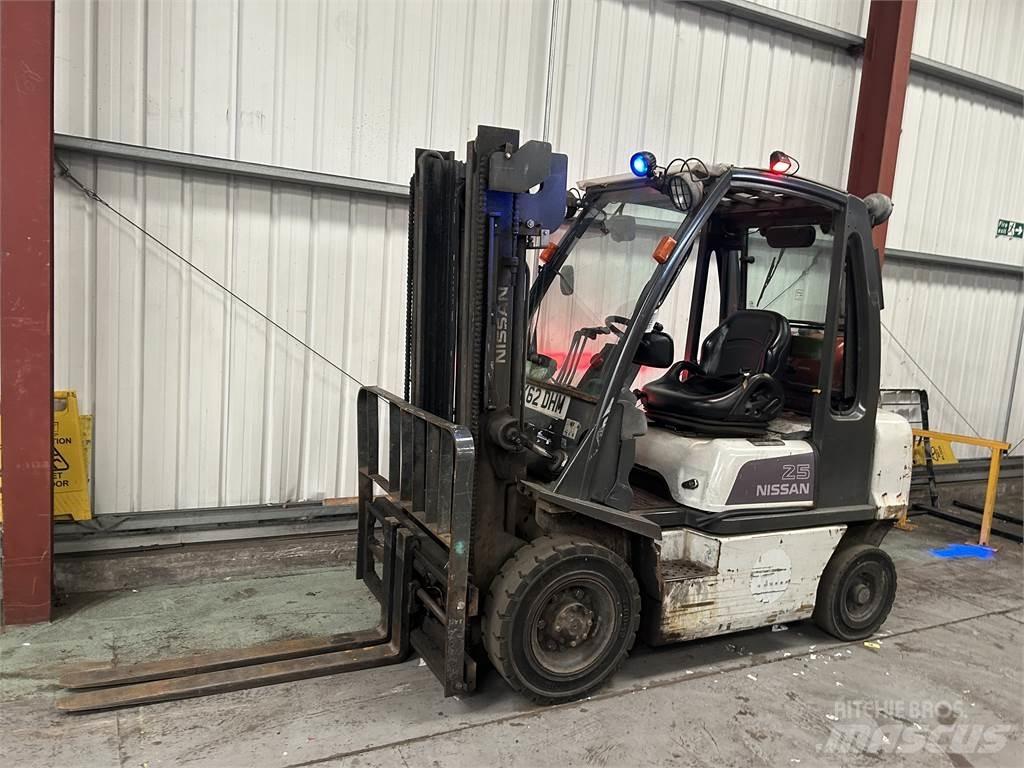 Nissan U1D2A25 Газовые погрузчики