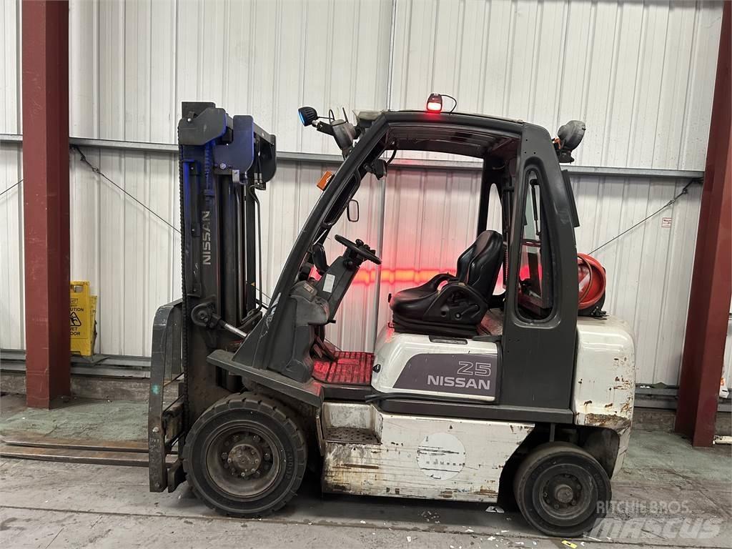 Nissan U1D2A25 Газовые погрузчики