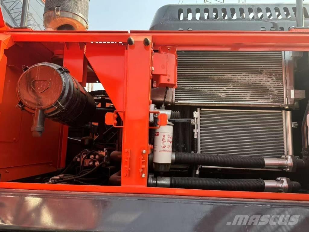 Doosan DX300 Гусеничные экскаваторы